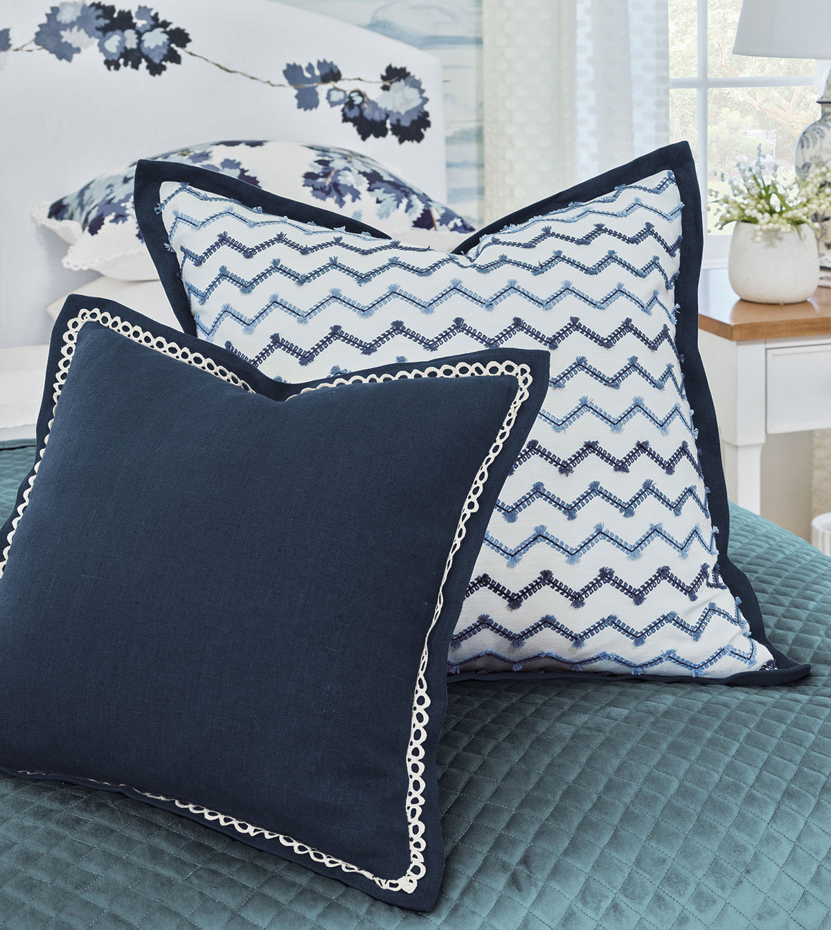 BEATRICE EYLET DECORATIVE PILLOW