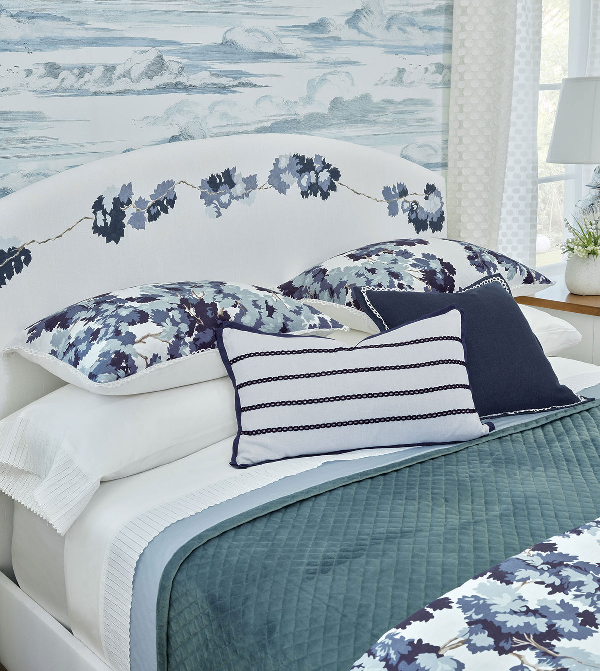 BEATRICE EYLET DECORATIVE PILLOW