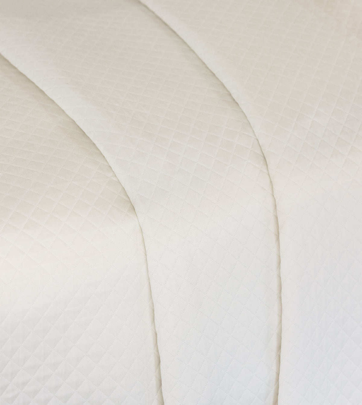 Matera Pique Coverlet in Ivory