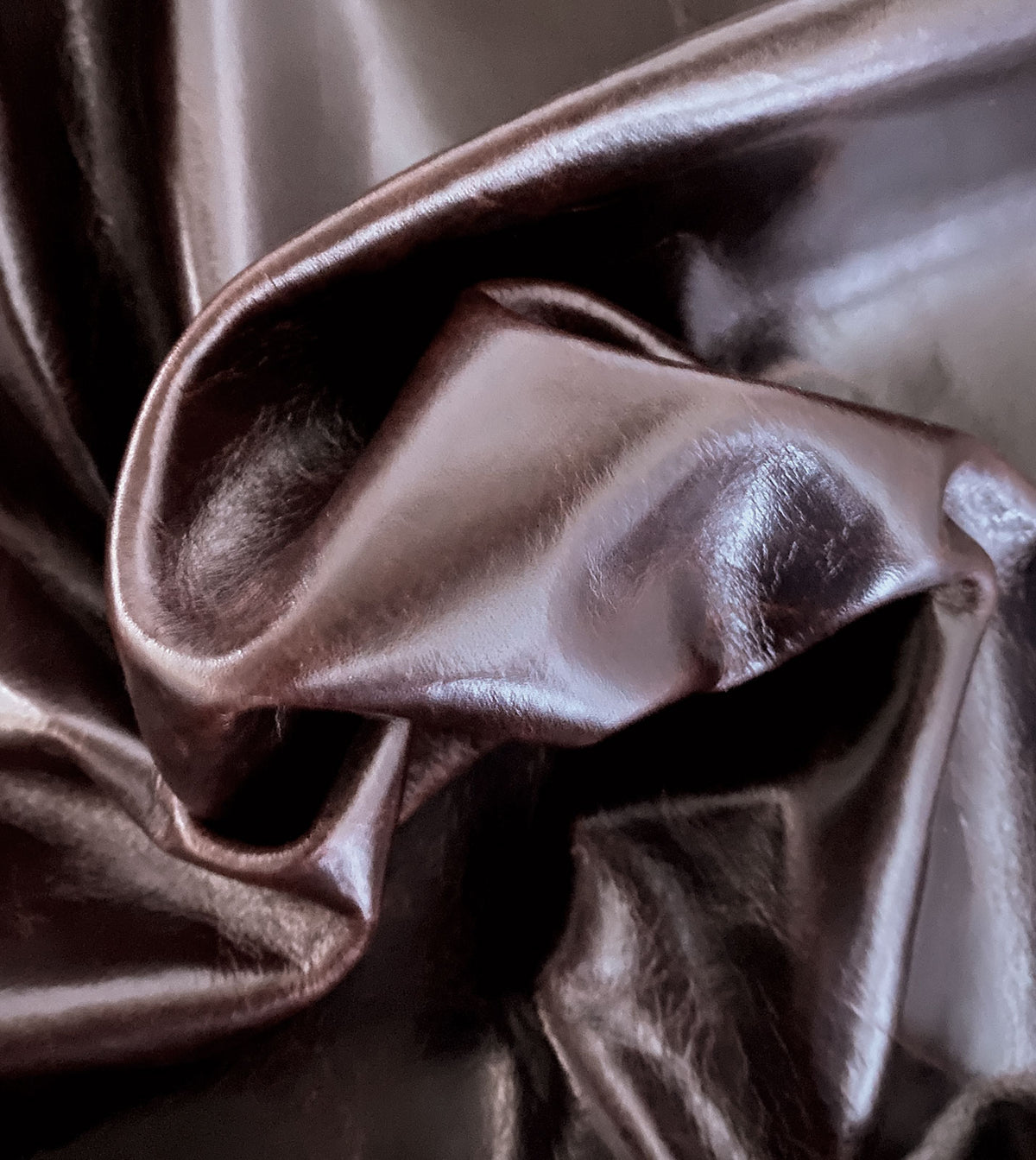 TUDOR MAHOGANY LEATHER HIDE FULL