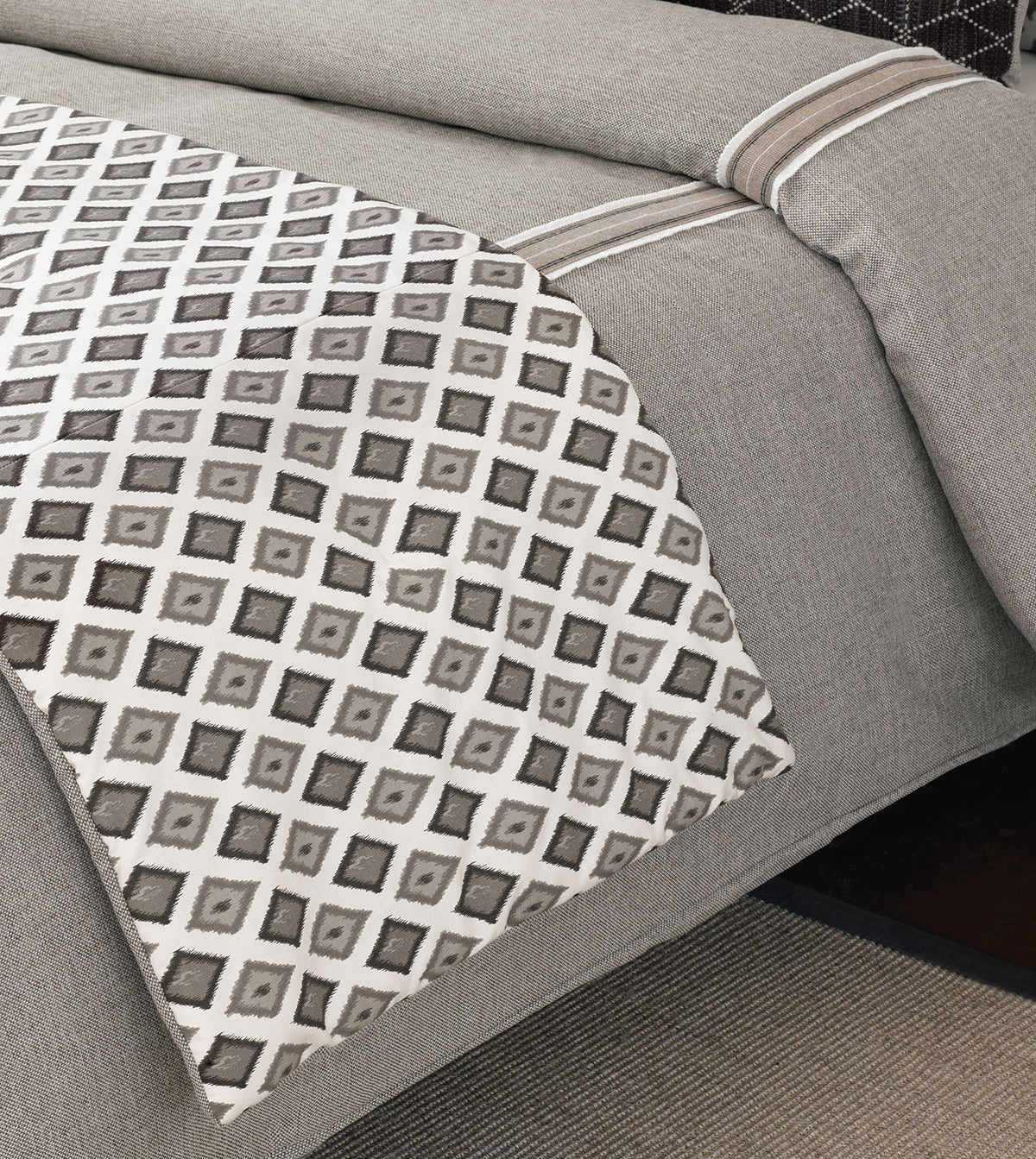 Bale Geometric Bed Scarf