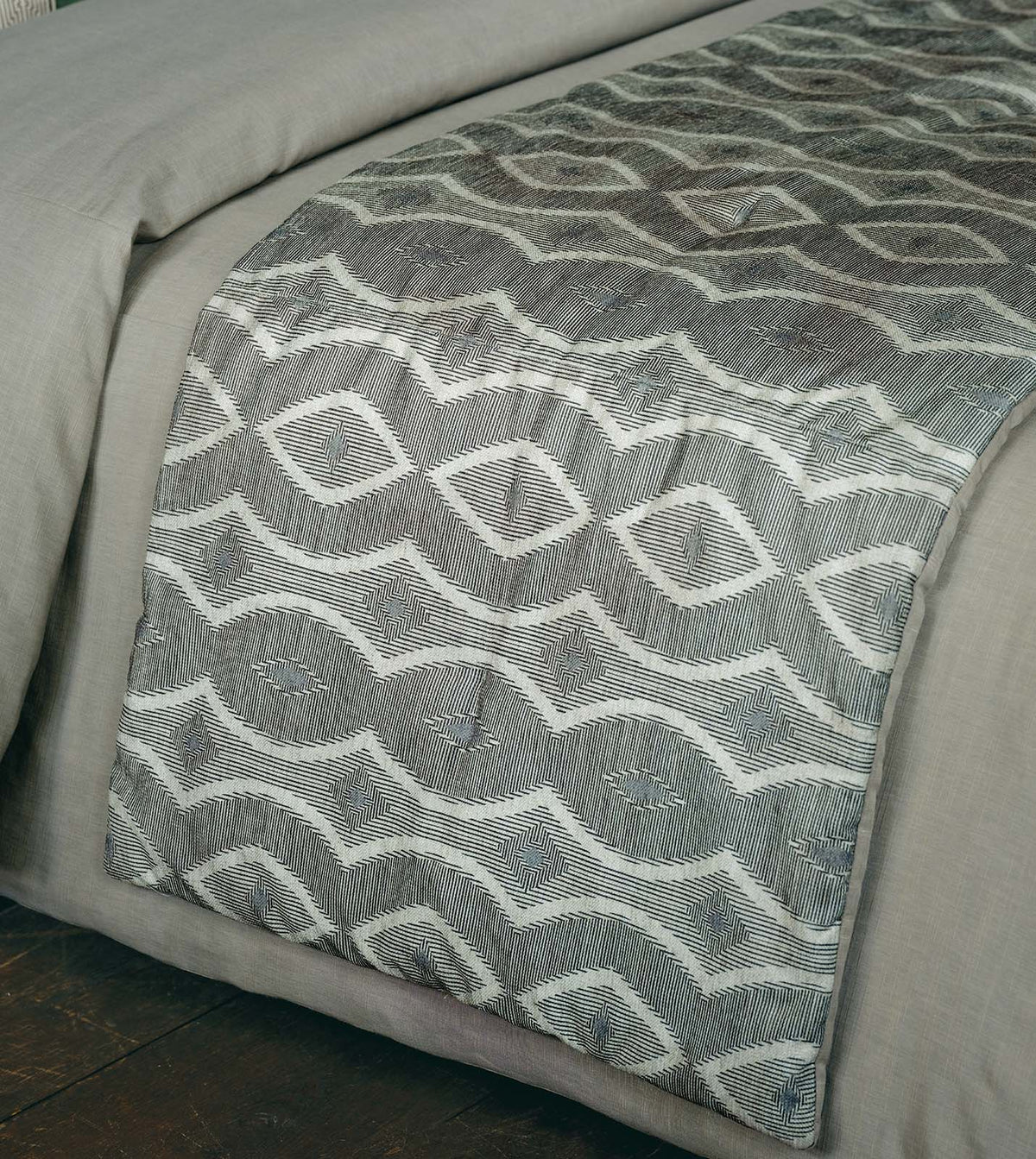Echo Ogee Bed Scarf