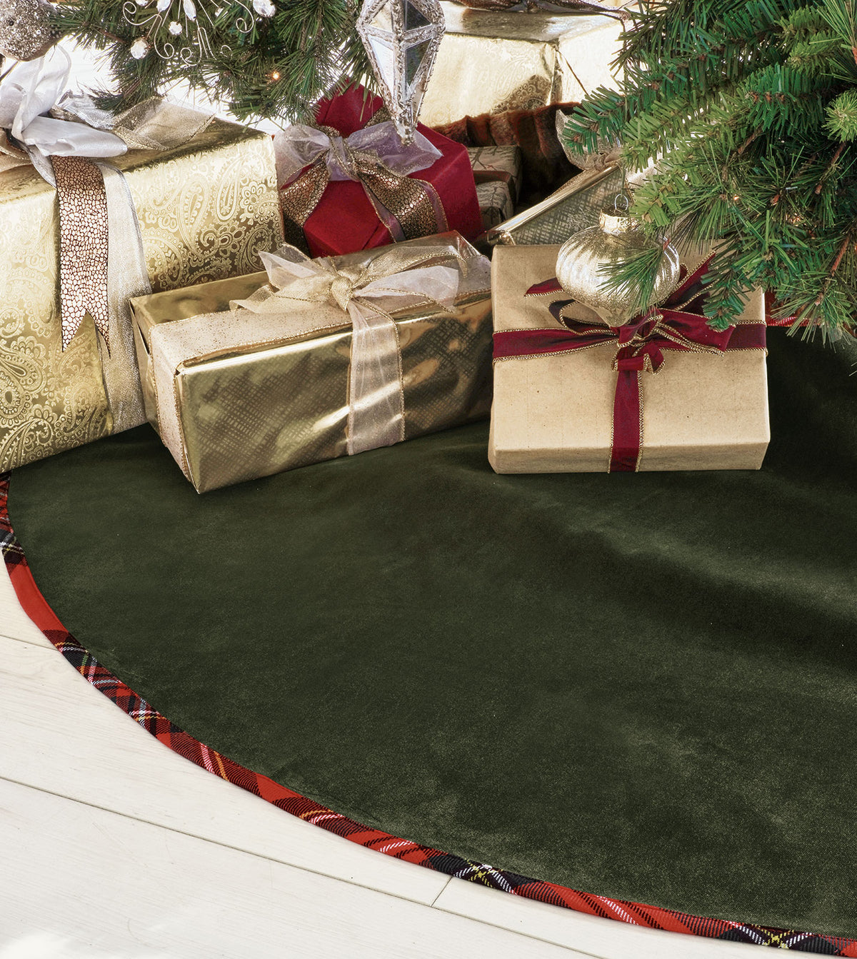Tenenbaum Velvet Tree Skirt in Olive