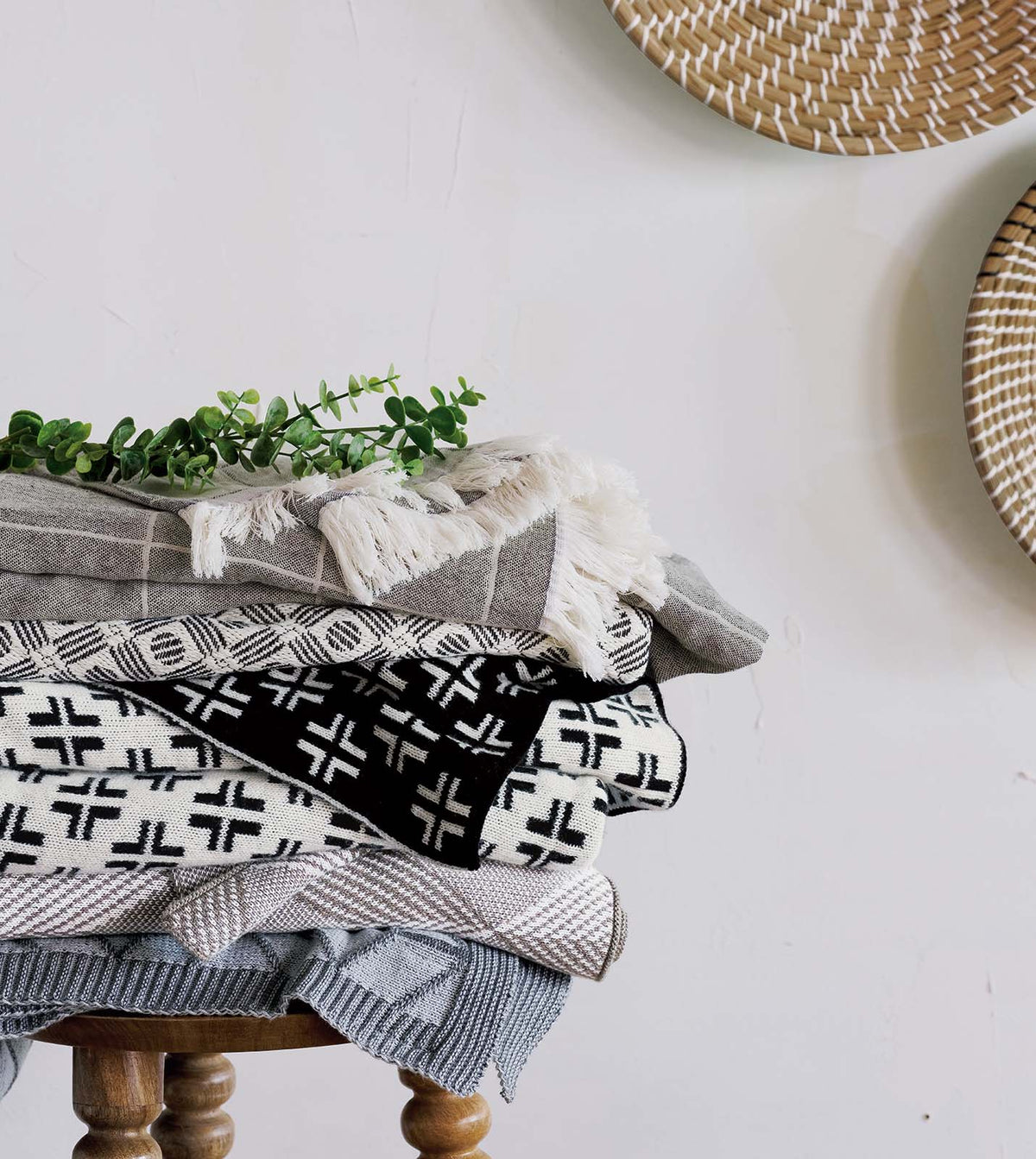 Lennon Criss-Cross Knit Throw In Black